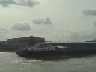 Bateau sortant ecluse nord strasbourg