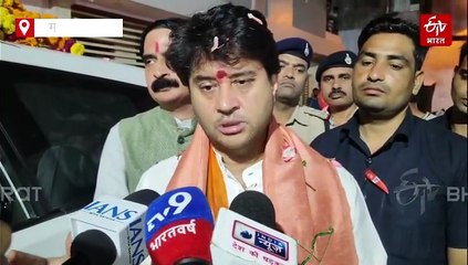 गुना में 90 वर्षीय महिला ने ज्योतिरादित्य सिंधिया को दान की अपनी पेंशन, बजी 2200 बार तालियां