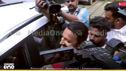 ഒന്നും മിണ്ടാതെ ചിരിച്ച് കാറിൽക്കയറി പോയി രാഹുൽ മാങ്കൂട്ടത്തിൽ; യാത്ര എങ്ങോട്ട്...?