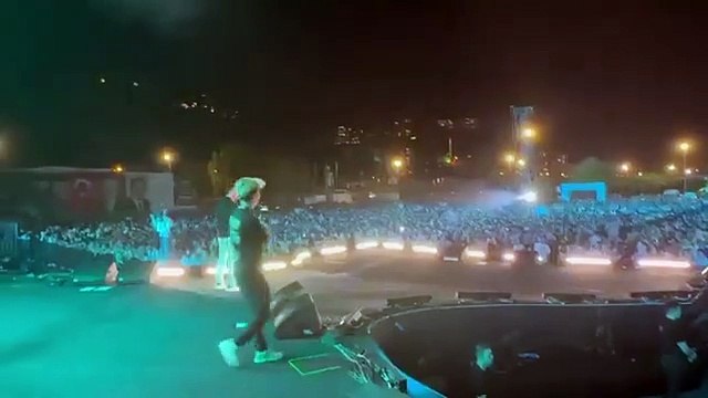 Sinan Akçıl konserde yaptığı açıklamalarla gündem oldu: Erkek erkek gibi, kadın kadın gibi...
