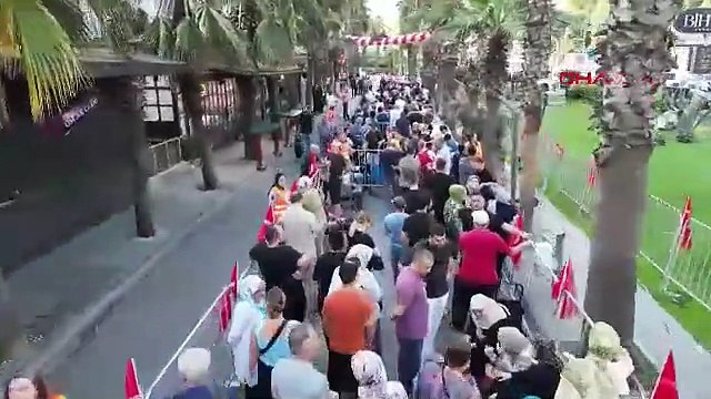 İstanbul'un kalbinde 3 kuruşluk hediye çeki için 8 saat kuyrukta beklediler