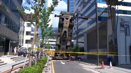 강남 한복판서 60톤 크레인 뒤집혀 일대 통제