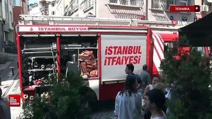 İstanbul'da  3 katlı binada yangın paniği