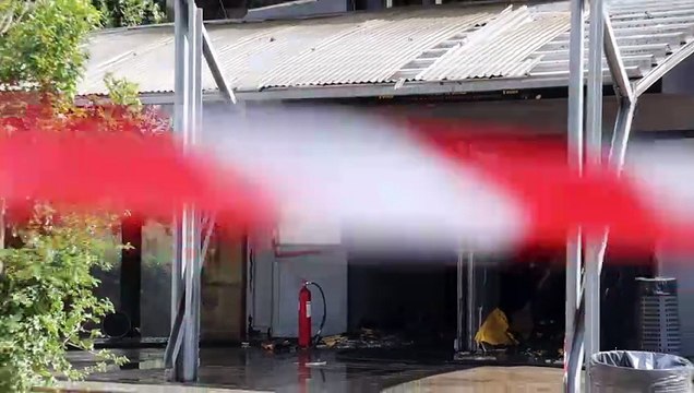 Firenze, il teatro Viper devastato dalle fiamme. Dalla storico locale: Rogo partito fuori dall'edificio