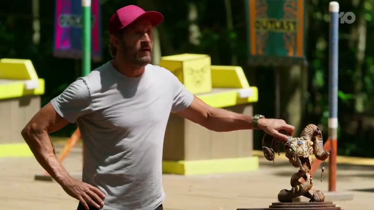 E04