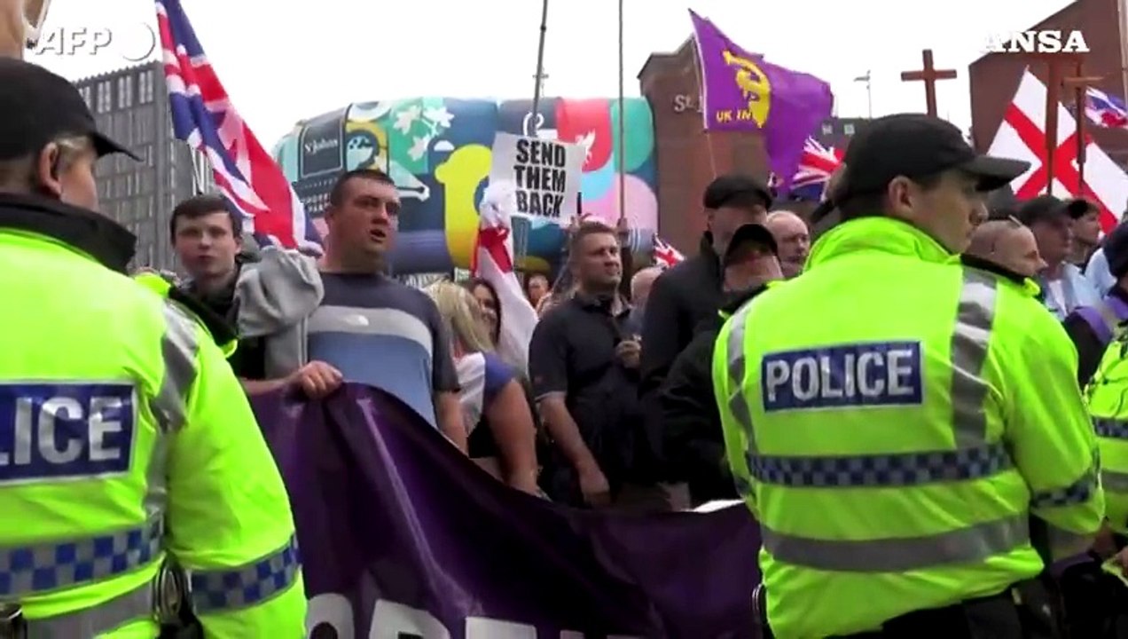 Inghilterra, migranti: manifestazioni l'una contro l'altra ieri a Liverpool