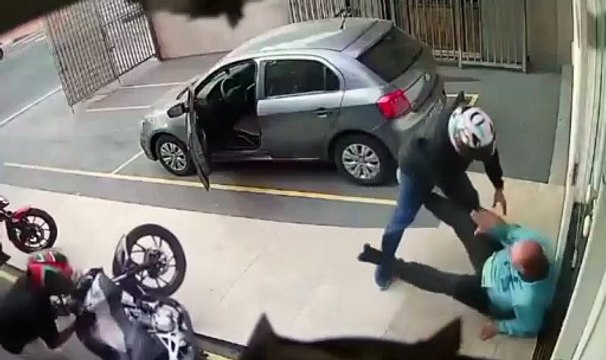 Policial reage a assalto em SP e atira contra criminosos