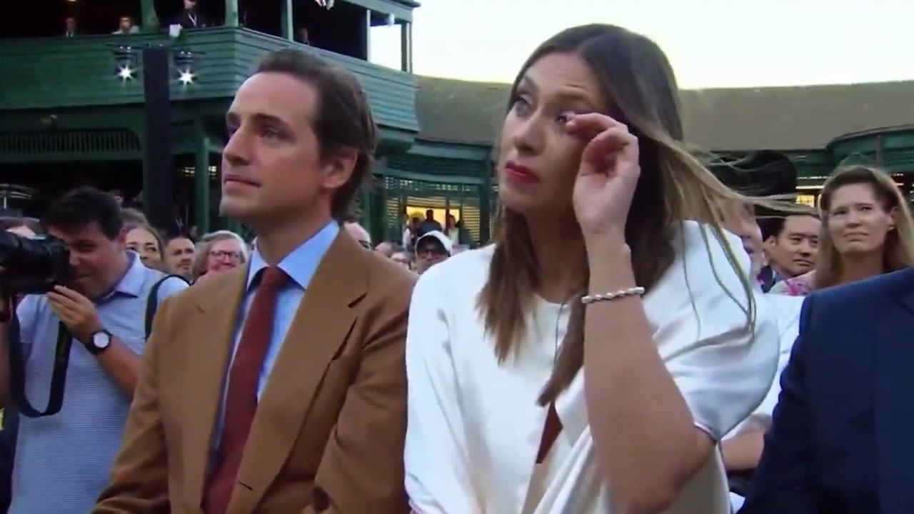 Serena Williams makes Maria Sharapova cry