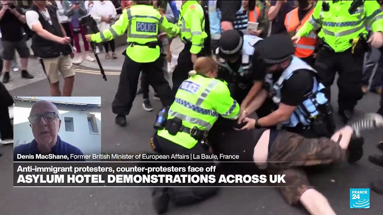 Anti-immigrant protesters and counter-protesters face off across UK • FRANCE 24 English