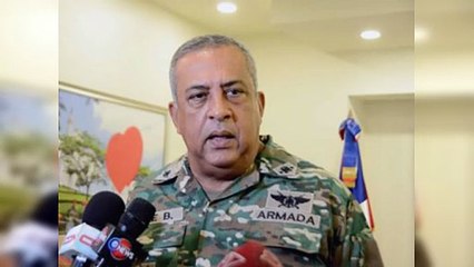 Haitianos agreden a dos agentes de Migración; uno a machetazos