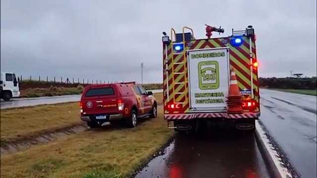 Duas mulheres, sendo uma delas grávida, ficam feridas em capotamento na BR-163