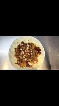 How to prepare a French tacos gratinated with bell peppers, olives, and chorizo in the oven #BR3 #tacos #TacoTime #FoodLover #eat