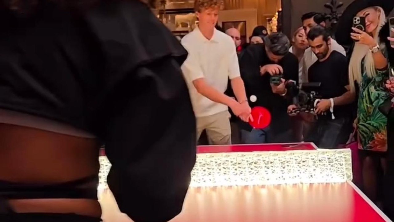 Ecco il video del rovescio a due mani di Jannik Sinner a ping pong