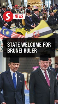 Sultan of Brunei accorded state welcome at Istana Negara