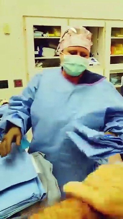 How to Surgeons Put Their Gloves on! 🤯