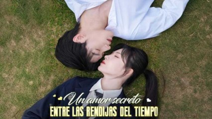 Un amor secreto entre las rendijas del tiempo en Español