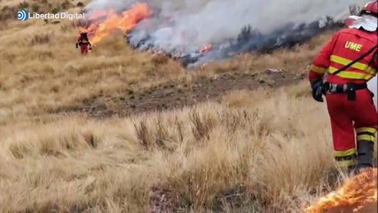 La UME combate incendios en León y Asturias: más de 300 evacuados y 17 focos activos en León