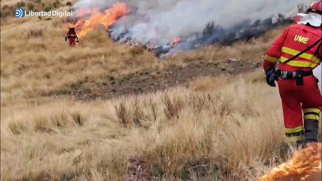 La UME combate incendios en León y Asturias: más de 300 evacuados y 17 focos activos en León