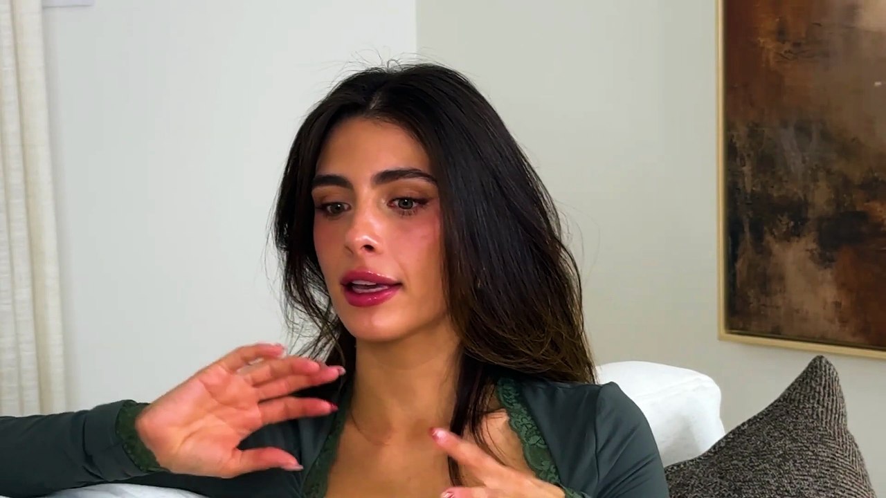 Pillow Talk :Lily Phillips Behind the Viral Stunt Craze! - video Dailymotion