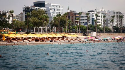 Antalya sahillerinde 'ücretli plaj' tepkisi 