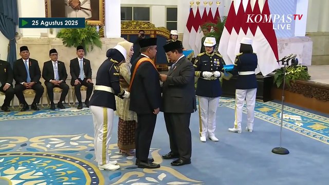 Menko AHY hingga Seskab Teddy Terima Tanda Kehormatan dari Presiden RI Prabowo