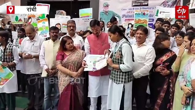 रांची में सांसद कला महोत्सव में 50 हजार विद्यार्थियों ने किया प्रतिभा का प्रदर्शन, ‘ऑपरेशन सिंदूर’ थीम पर बनाई मनमोहक पेंटिंग
