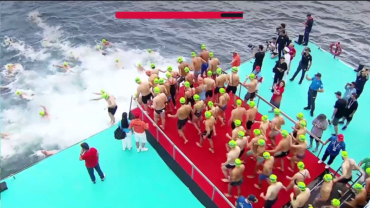 Über 2800 Schwimmer überqueren Kontinente beim Bosporus-Event in Istanbul