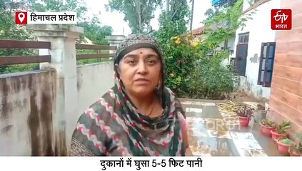 बारिश के बाद खिलौनों की तरह तैरने लगे बेड बॉक्स, फ्रिज समेत घर का सामान, 9 लोगों को किया रेस्क्यू