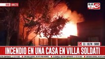 Impresionante incendio en una vivienda de Villa Soldati: rescataron a dos mujeres