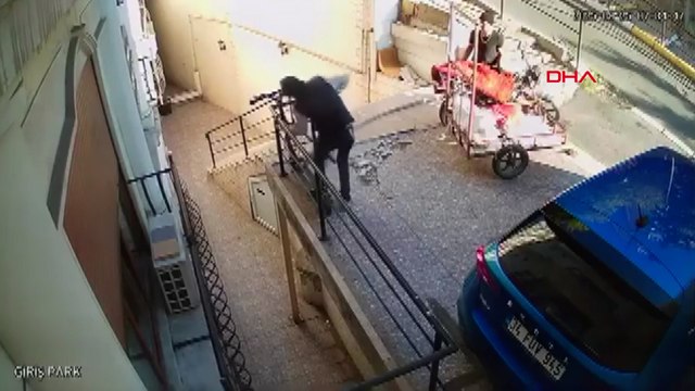 Şişli'de demir kesme makasıyla zincirini kestiği skuteri böyle çaldı