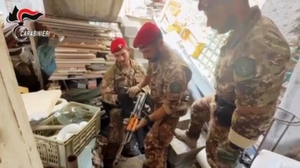 Kalashnikov nascosto in zona abitata, l'ombra lunga degli arsenali mafiosi (25.08.25)