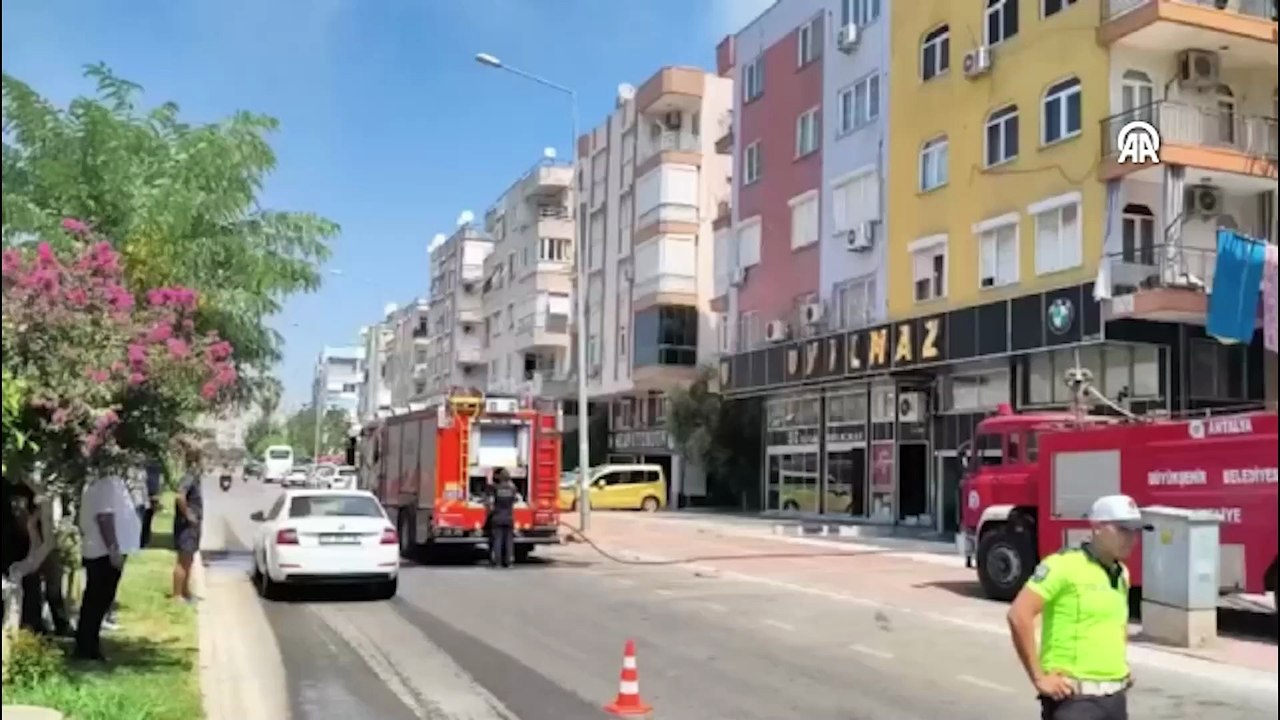 Antalya'da 5 katlı binada çıkan yangın söndürüldü