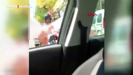 Trafikte değişmeyen manzaralar: Tartıştığı sürücünün otomobilini tekmeledi