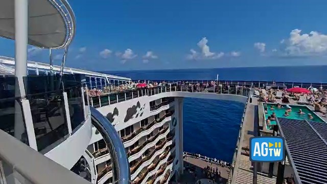 La testimonianza di un passeggero a bordo della nave da crociera Msc in avaria al largo di Ponza: «Siamo fermi con le eliche spente»