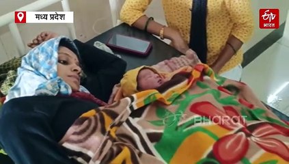 उज्जैन में गर्भवती महिला को ले जा रही एंबुलेंस पलटी, नीलगाय सामने आने से ड्राइवर से खोया बैलेंस