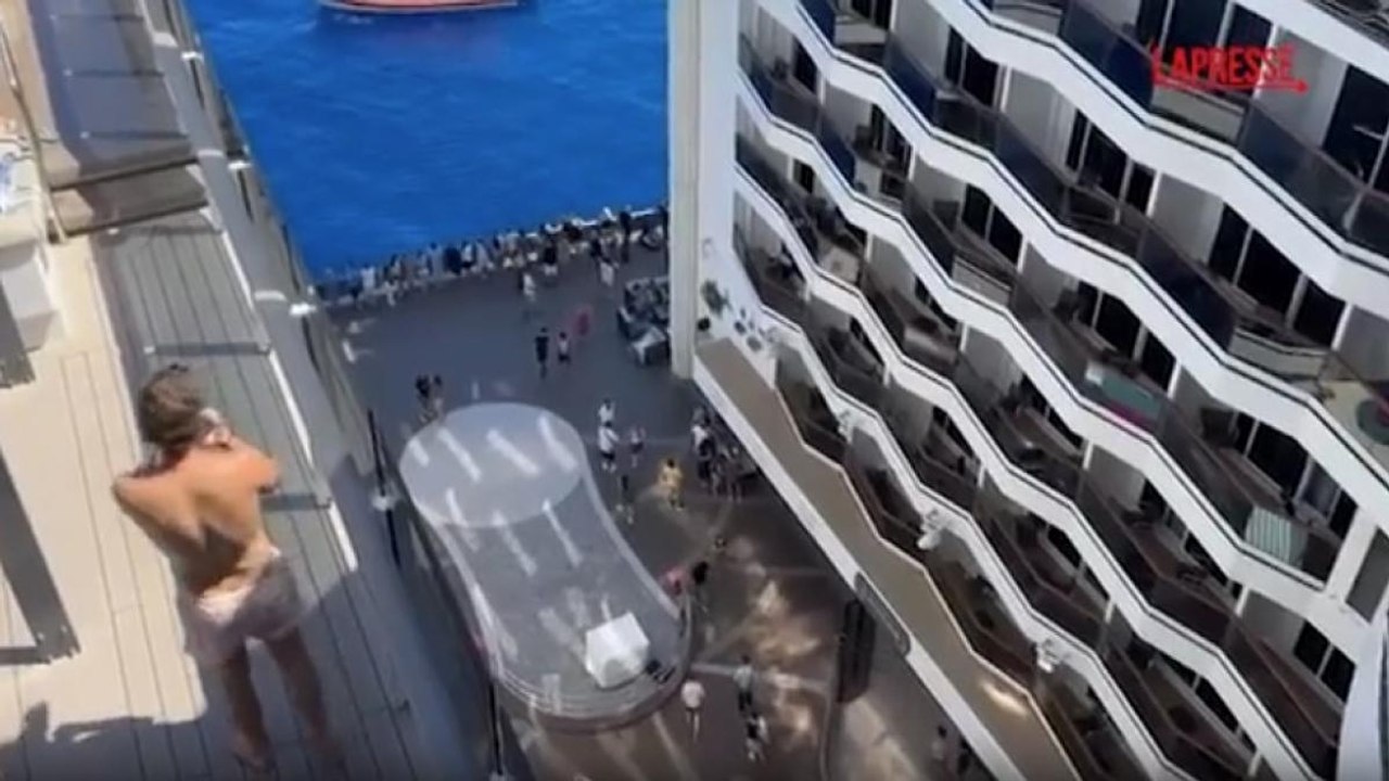 Le immagini a bordo della 'Msc World Europa' ferma in avaria al largo di Ponza