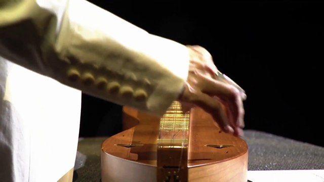 True Colors (playing dulcimer, backed by 13-piece string section) - Cyndi Lauper (live)