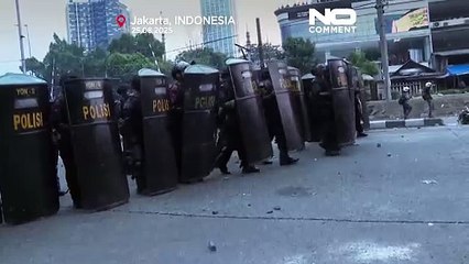 Studenten in Jakarta geraten mit Bereitschaftspolizei wegen Abgeordneten-Wohnbeihilfen aneinander