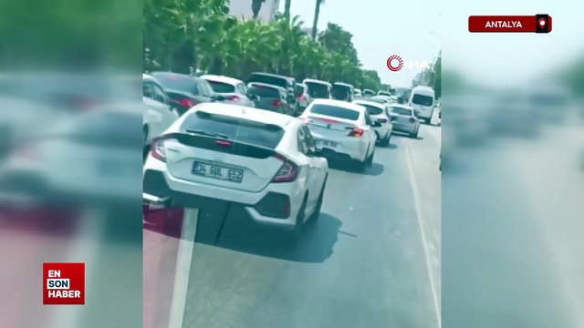 Antalya'da trafikte sıkışan ambulans hastayı güçlükle hastaneye ulaştırdı