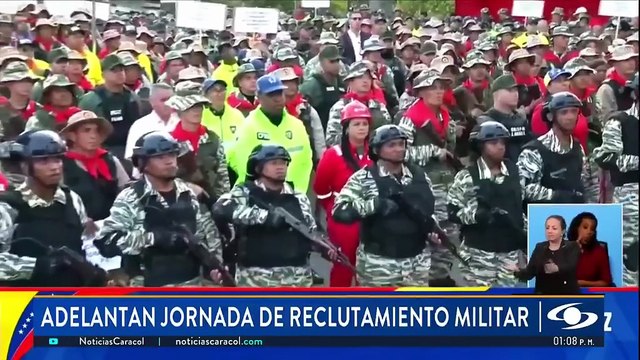 Maduro responde al despliegue de buques de guerra de EE.UU. con reclutamiento masivo de venezolanos