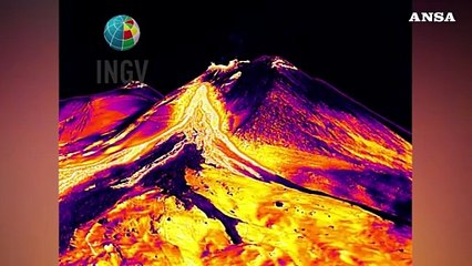 Etna, l'attivita' del vulcano dal cratere di sud-est