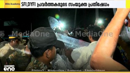 രാഹുലിനും ഷാഫിക്കും സതീശനുമെതിരെ പോസ്റ്റർ പതിക്കാൻ ശ്രമം; SFI പ്രതിഷേധത്തിൽ സംഘർഷം