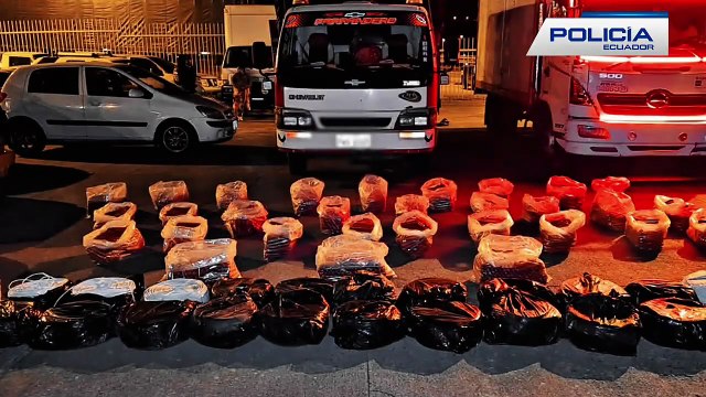 La Policía Nacional de Ecuador informó este domingo sobre la captura de un hombre y una mujer que transportaban material explosivo con destino a Colombia