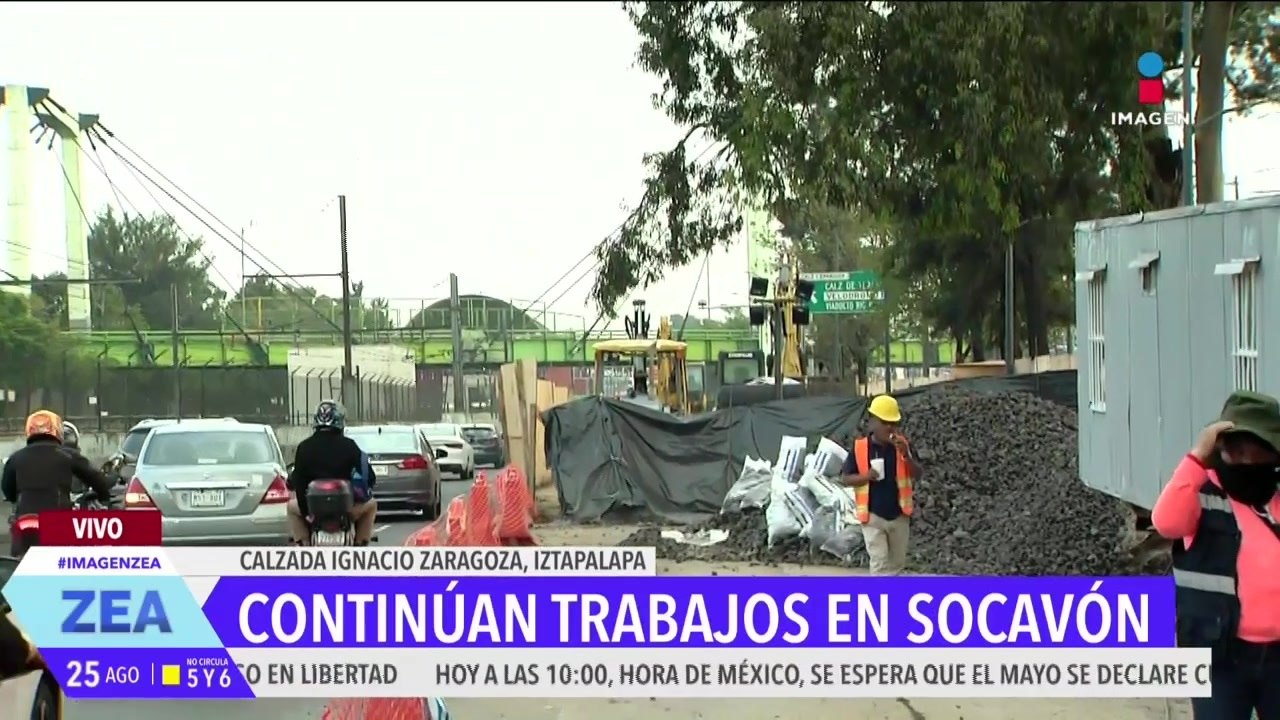 Continúan la reparación del socavón en Calzada Ignacio Zaragoza