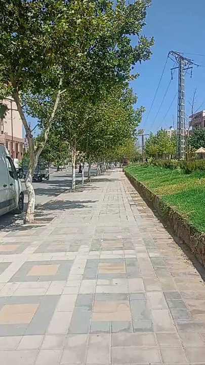شارع شبه خال من الراجلين بسبب الحرارة المرتفعة