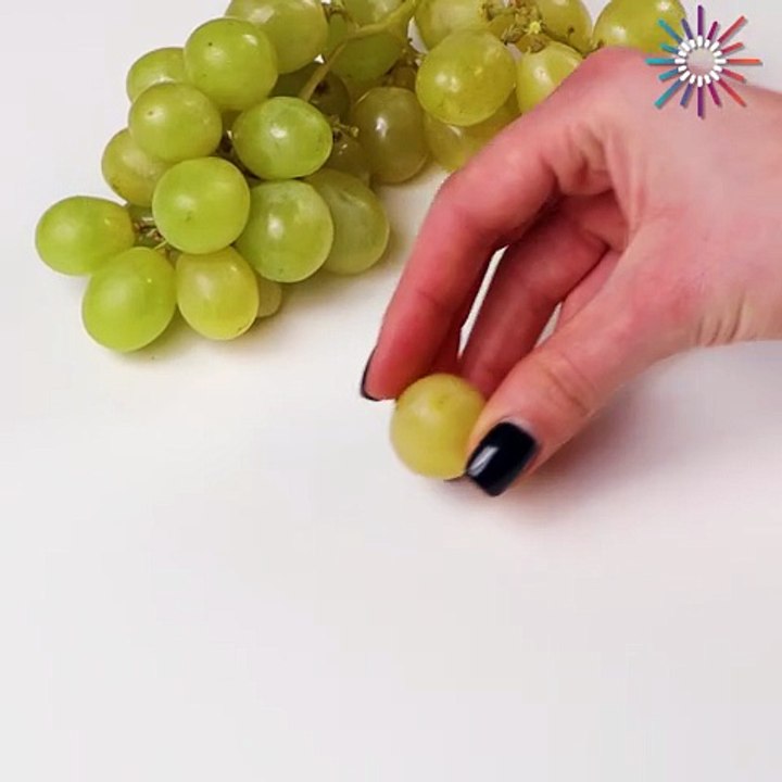 Grapes and chocolate for the win 🍇🍫
