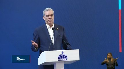 Abinader califica de "excelente" el inicio del año escolar y responde a críticas