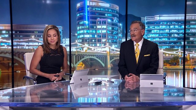 Frayeur : Regardez les images de cette passagère qui s'est mise entièrement nue dans un avion au milieu de dizaines de passagers, se dirigeant vers le cockpit avant d'être interpellée