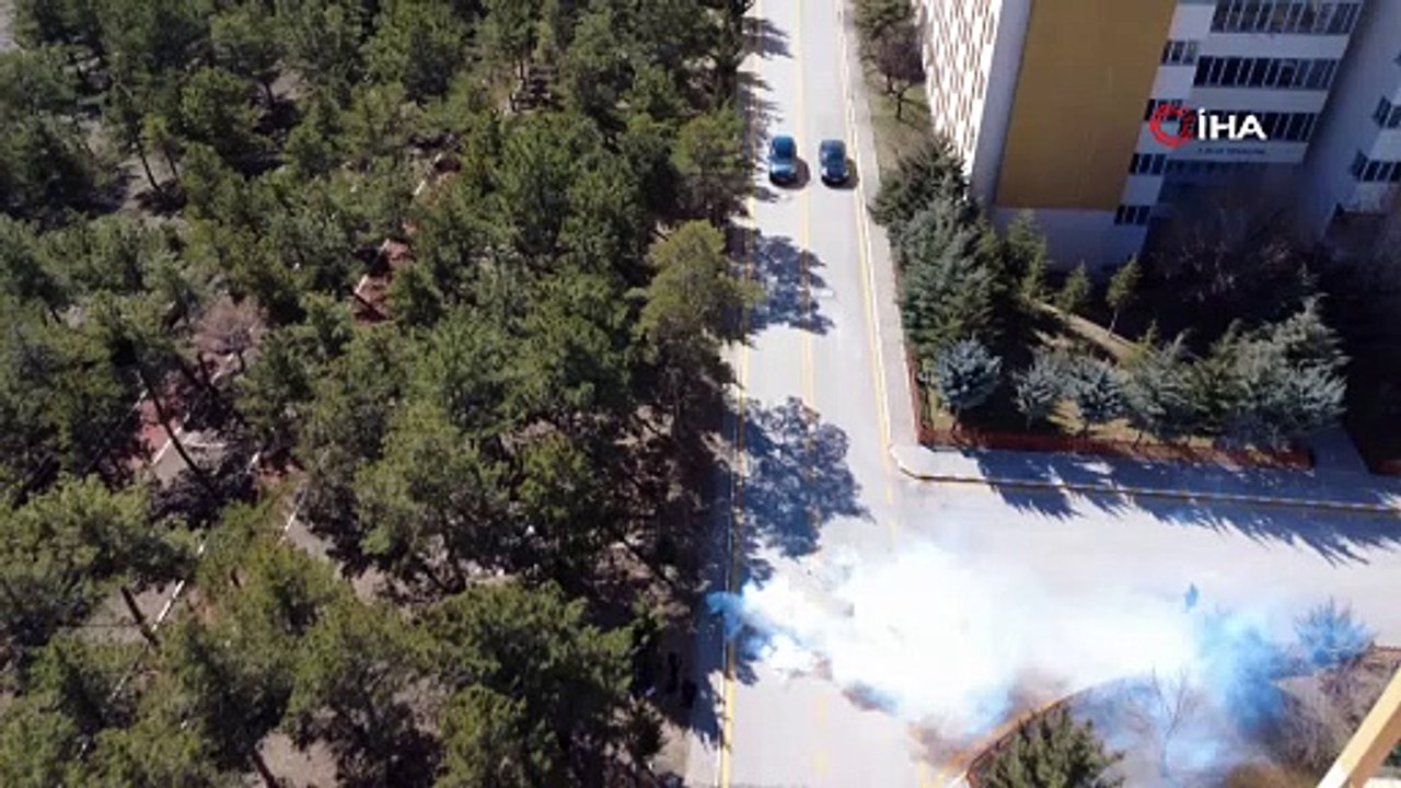 Gözlerini kırpmadan hayatlarını tehlikeye atıyorlar! Güvenlik onlardan soruluyor!