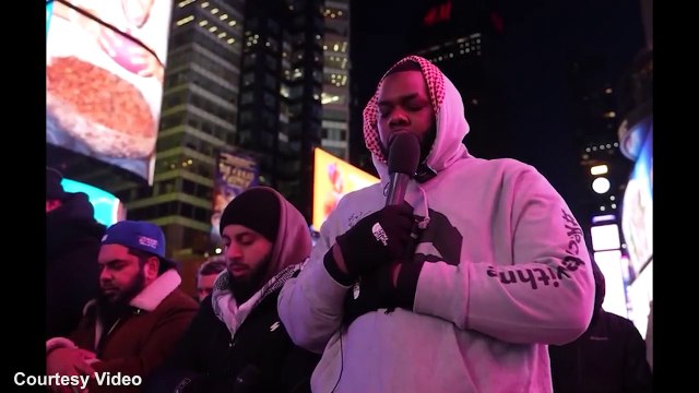 Muslims Gather in New York’s Times Square for Ramadan Iftar and Taraweeh Prayers